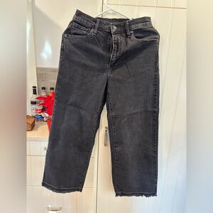 Cropped Black Levi’s Jeans